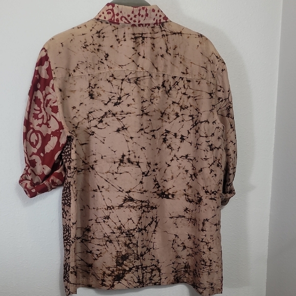 Vintage Chicos 100% Silk Button Up Shirt Size M Red Brown Wearable Art Roll Tab - Picture 8 of 10